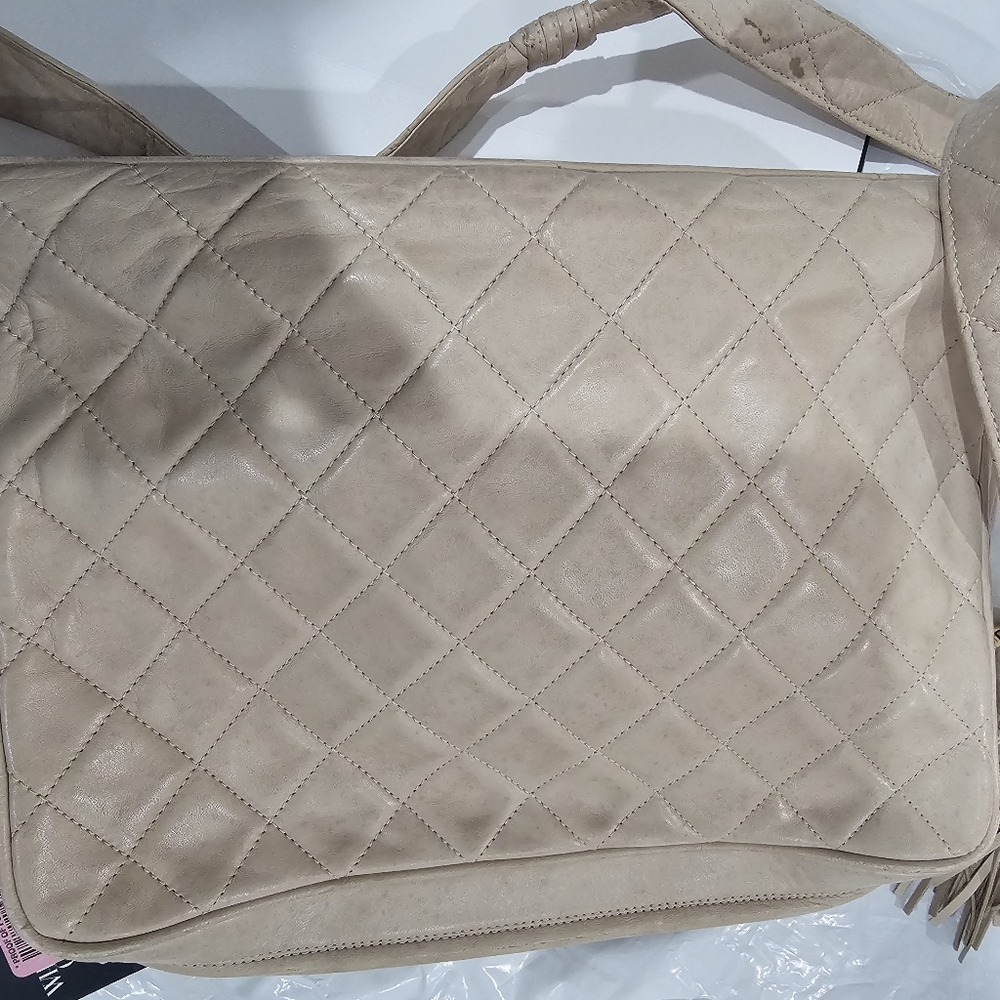 CHANEL 1994 VINTAGELIGHT BEIGE LAMBSKINLARGE CAMERA CASEMESSENGER BAG. - Picture 15 of 17
